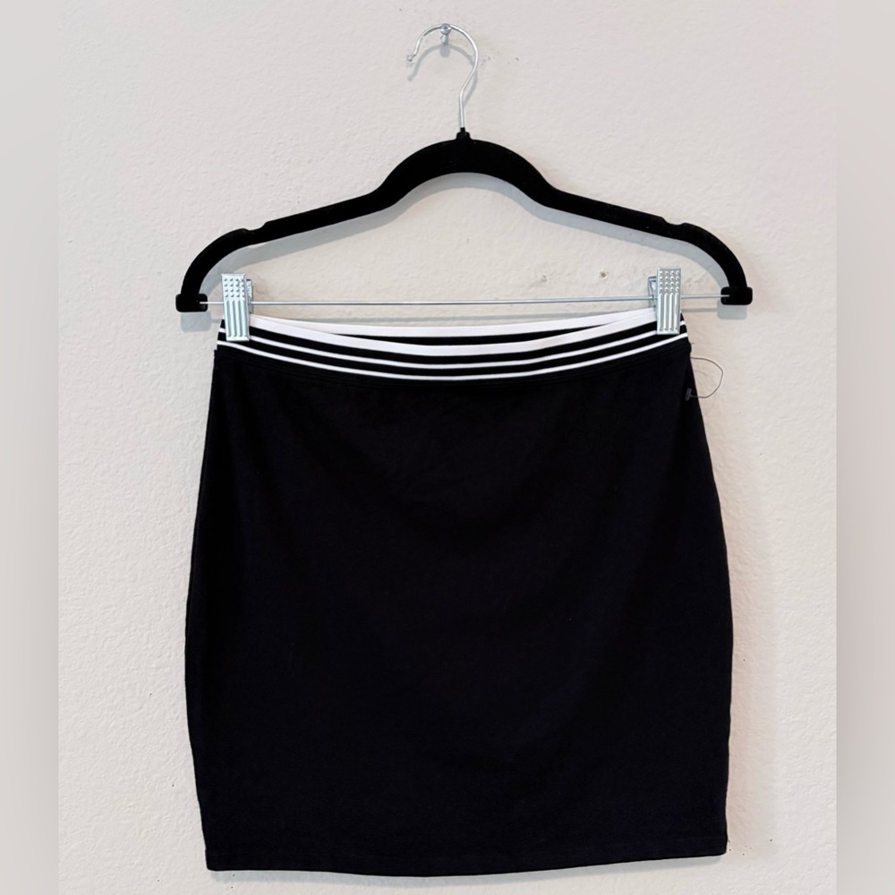 Garage•NWOT Black Mini Skirt – Stretchy Bodycon – Size Medium